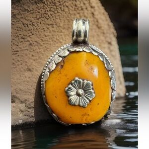 Vintage,Elegant Ethnic Tibetan Silver Amber Pendant Auspicious Bird Carving 15gr